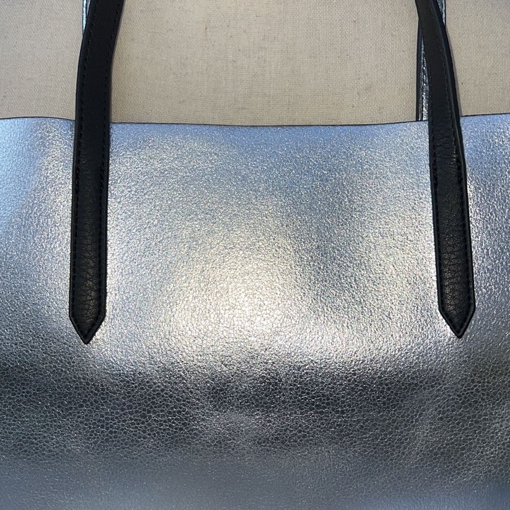 Express Reversible Tote - Picture 6 of 7